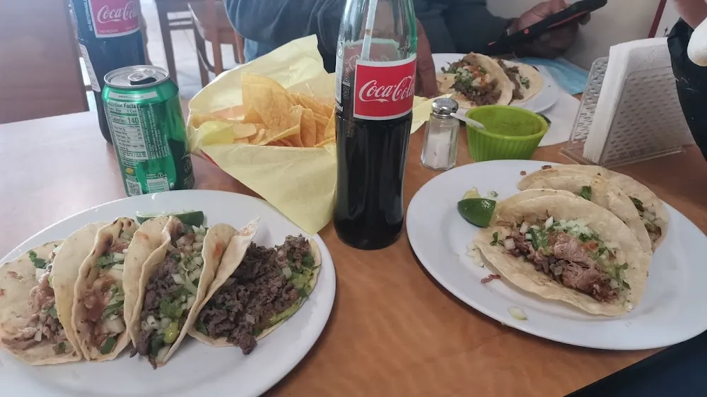 Tacos Pollo Y Carnita